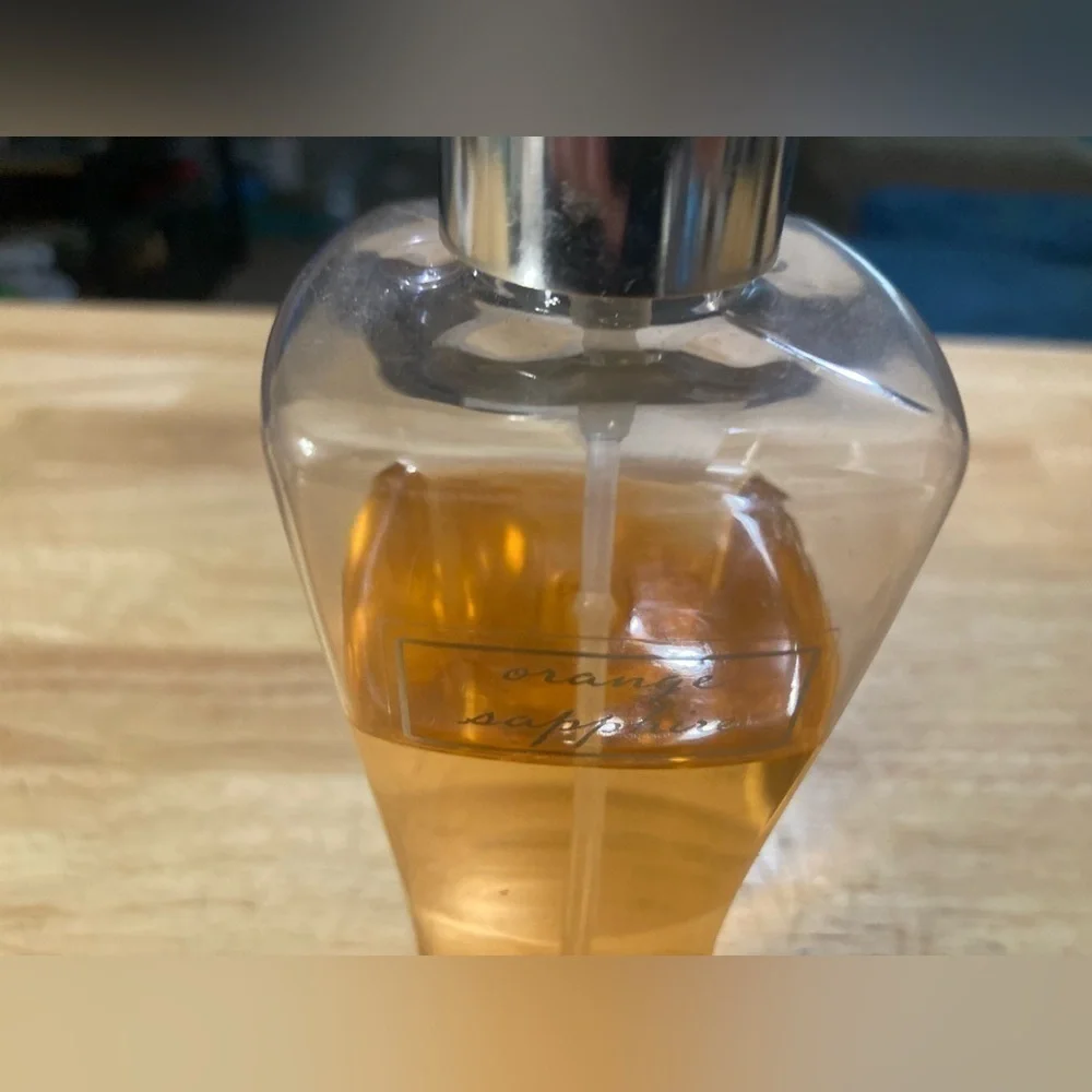 Bath & Body Works discontinued orange Sapphire spray. Missing some as pictured